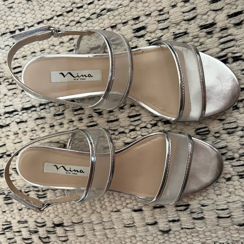 Nina Ganice SILVER METALLIC FOIL WITH MESH BLOCK HEEL HOOK & LOOP SANDALS | Sz 8 - Picture 7 of 10